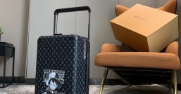 LV路易威登海賊王 路飛可來圖案定制Horizon 55 厘米四輪拉桿箱¥5280.00