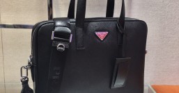 PRADA普拉達進口Saffiano十字紋牛皮公文包2VE368¥1980.00