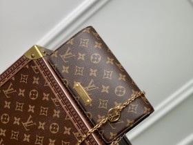 LV 路易斯·威登82509 老花鏈條包woc繫列 LiLy Woc 手袋￥1280