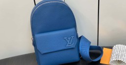 【原單精品】LV M23765藍色 全皮胸包單肩包繫列 秋冬新款 PILOT 單肩包¥1,480.00
