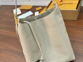 LV M25022 LOW KEY HOBO 中號手袋