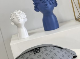 LV M46108 DISCOVERY一比一高仿腰包¥1480.00