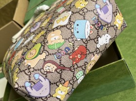 型號 410812尺寸 21*20*10cm 顏色 白色 動物圖案pvc兒童包GUUCCCI 古奇￥880