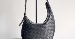 B家新品BV 新款Drop肩背包款號：755074