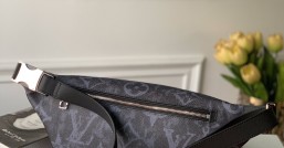 Louis Vuitton LV Discovery 腰包 M57276¥1,480.00