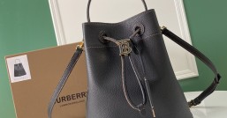 Burberry巴寶莉最新版小牛皮水桶包