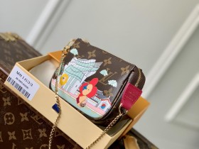 LV M81633玫紅Mini Pochette Accessoires 手拿包路易斯·威登￥580