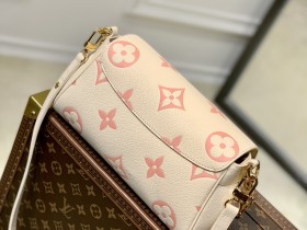 M46393本款 Favorite 手袋LV 路易斯·威登￥ 1780