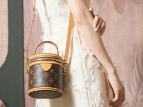 高仿包LV 𝐍𝐀𝐍𝐎 𝐂𝐀𝐍𝐍𝐄𝐒 發財桶繫列 M82952¥2,480.00