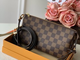 LV原單 N41207咖啡格 帆佈制成的一款小巧輕便的手袋 路易斯·威登￥ 780