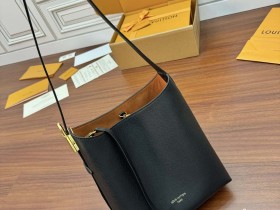 LV高仿包 M25352 Low Key Hobo PM黑色 A級出品配圖上的全套包裝¥2,880.00