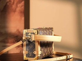 LV高仿包 𝑺𝑰𝑫𝑬 𝑻𝑹𝑼𝑵𝑲芯片菱形跳動碼中號繫列#M𝟒𝟔𝟑𝟓𝟖¥2,380.00