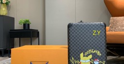LV路易威登皮卡丘可來圖案定制Horizon 55 厘米四輪拉桿箱¥5280.00
