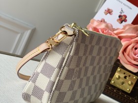 LV 路易斯·威登原單 N41207白格 帆佈制成的一款小巧輕便的手袋￥ 780