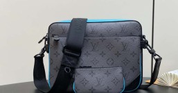 【原單精品】M11648藍色銀花 男包三件套郵差包系列 TRIO 郵差包