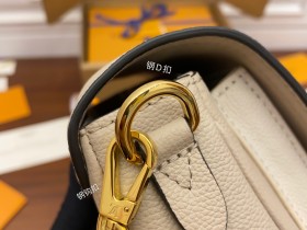 Louis Vuitton LV Lockme Tender Bag M58554杏色正品級高仿包¥2,480.00