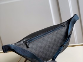 Louis Vuitton LV BUMBAG 腰包 M40187黑格¥1380.00