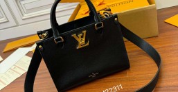 LV A級高品質出品 M22311高仿包 Lock & Go¥2,480.00