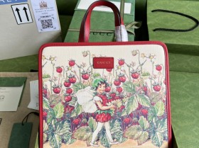 GUCCI 古奇紅色裝飾 Gucci皮革logo標簽Fredrick Warne的草莓仙女印花￥ 720