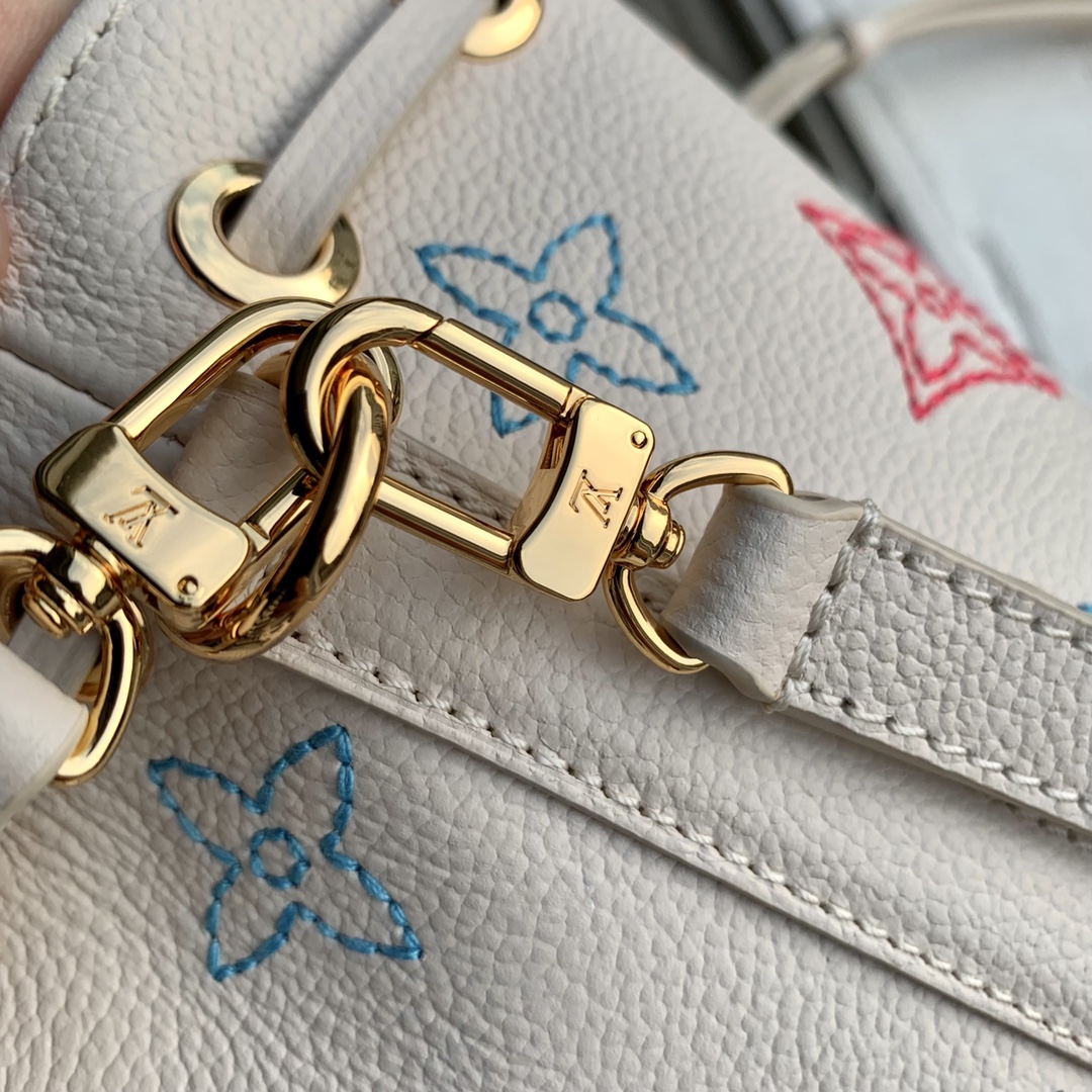 M23088本款 Nano Noé 手袋出自 LV Academy 繫列￥ 1480-頂級1:1精品高仿包包香港台灣批發價格推薦微信哪裡買