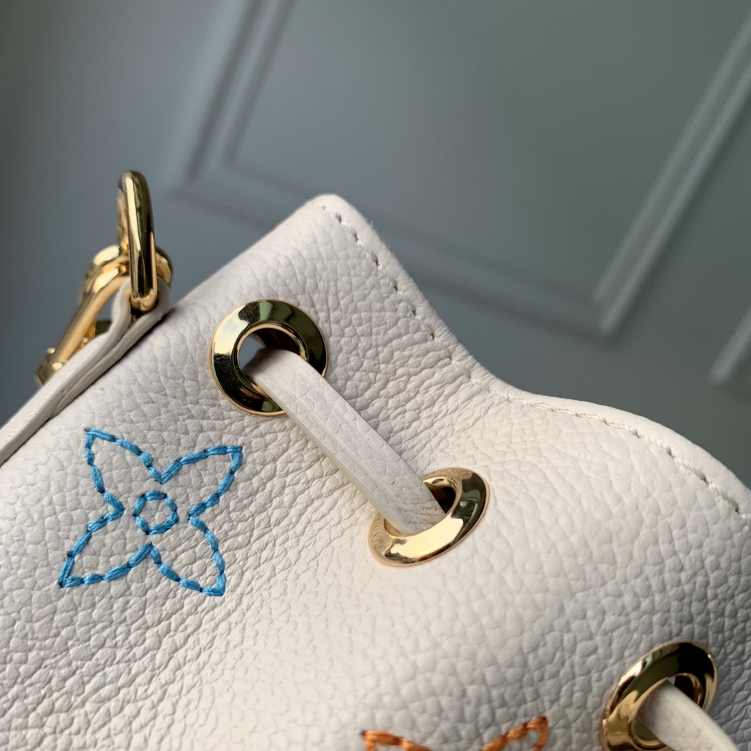 M23088本款 Nano Noé 手袋出自 LV Academy 繫列￥ 1480-頂級1:1精品高仿包包香港台灣批發價格推薦微信哪裡買