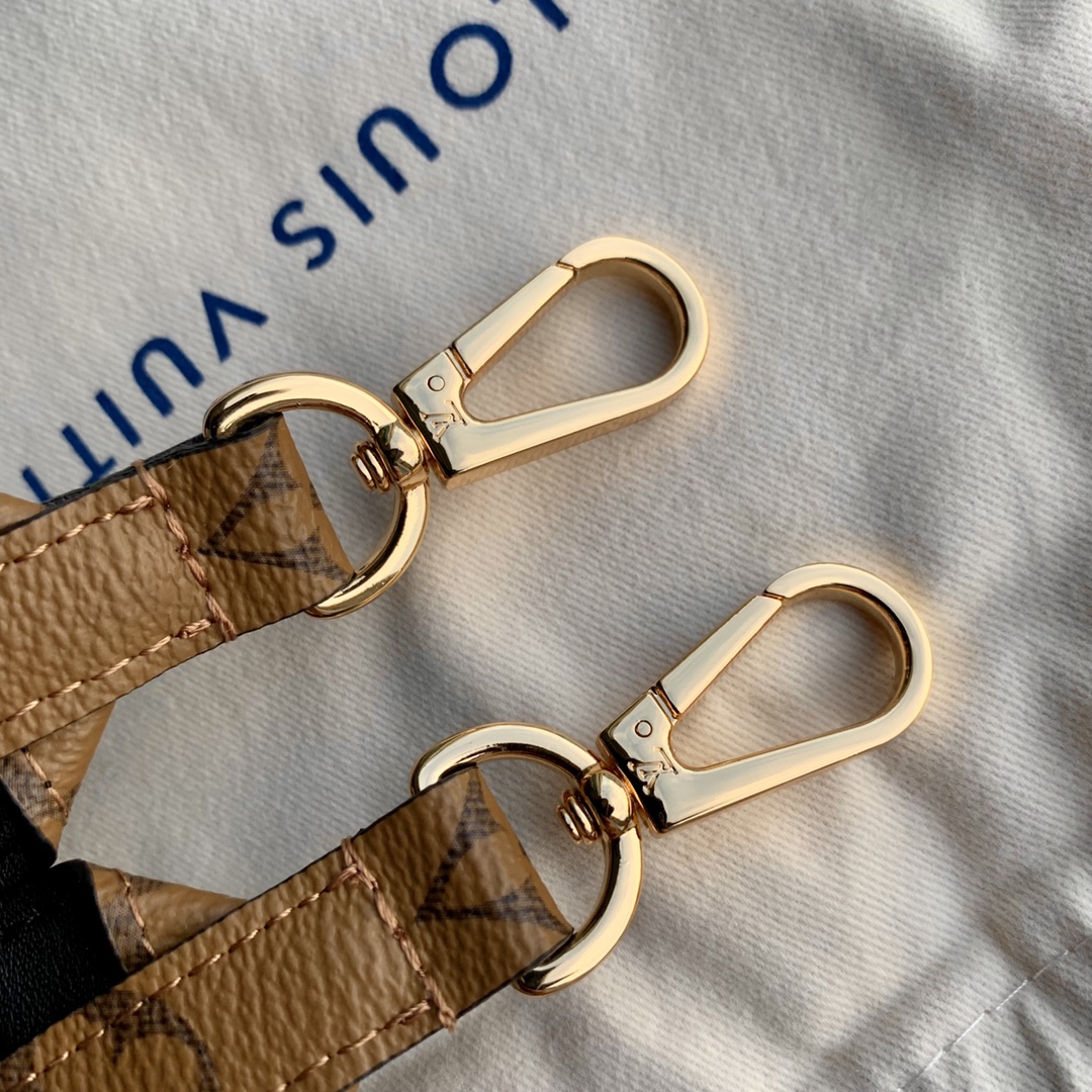 J02549肩帶是打造個人專屬路易威登包袋的不二之選新穎而百搭￥480-頂級1:1精品高仿包包香港台灣批發價格推薦微信哪裡買