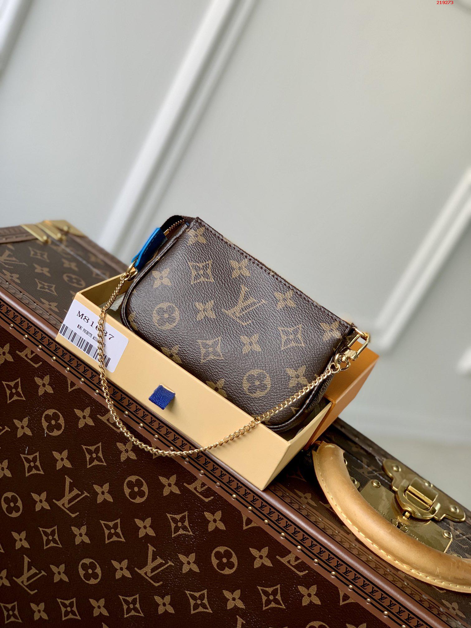 M81637藍色 Mini Pochette Accessoires 手拿包LV 路易斯·威登￥ 580-頂級1:1精品高仿包包香港台灣批發價格推薦微信哪裡買