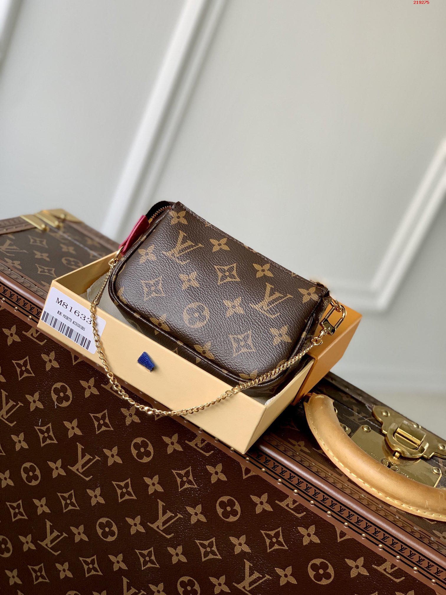 LV M81633玫紅Mini Pochette Accessoires 手拿包路易斯·威登￥580-頂級1:1精品高仿包包香港台灣批發價格推薦微信哪裡買