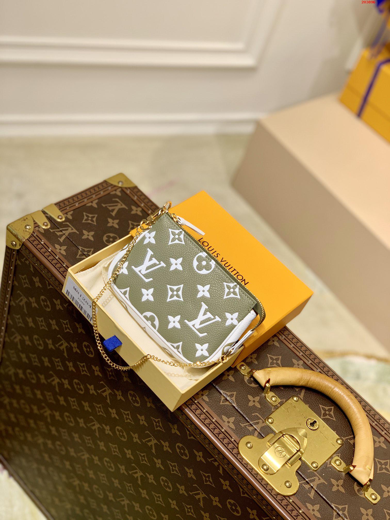 LV 路易斯·威登原單M81284本款 Mini Pochette Accessoires 手拿包￥ 680-頂級1:1精品高仿包包香港台灣批發價格推薦微信哪裡買