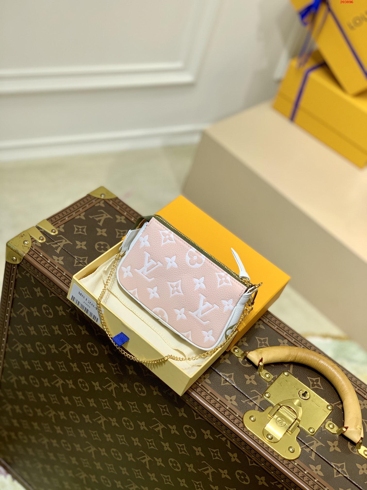 LV 路易斯·威登原單M81284本款 Mini Pochette Accessoires 手拿包￥ 680-頂級1:1精品高仿包包香港台灣批發價格推薦微信哪裡買
