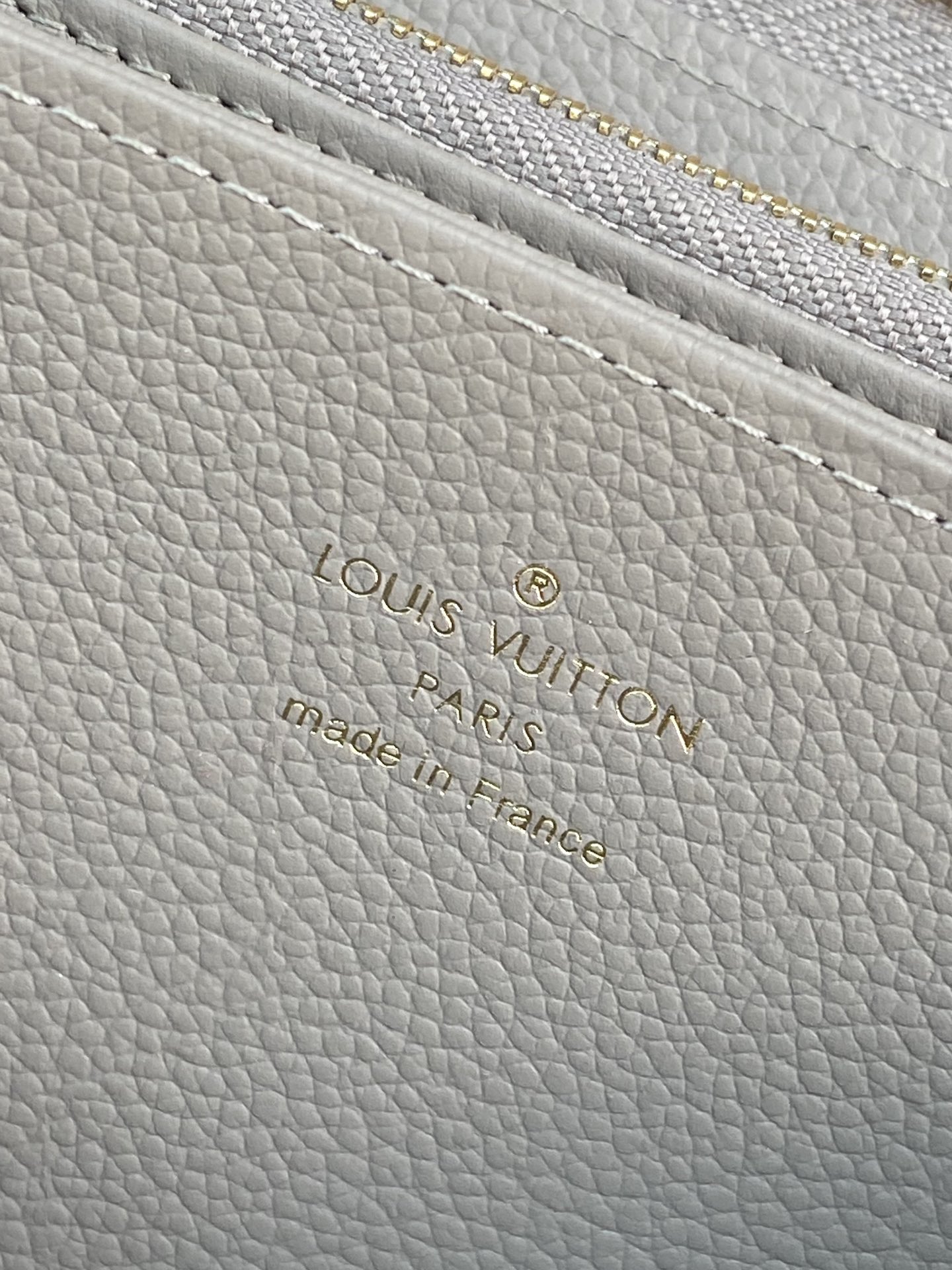 LV 路易斯·威登M69794 杏色 CRAFTY ZIPPY 拉鏈錢夾￥ 680-頂級1:1精品高仿包包香港台灣批發價格推薦微信哪裡買