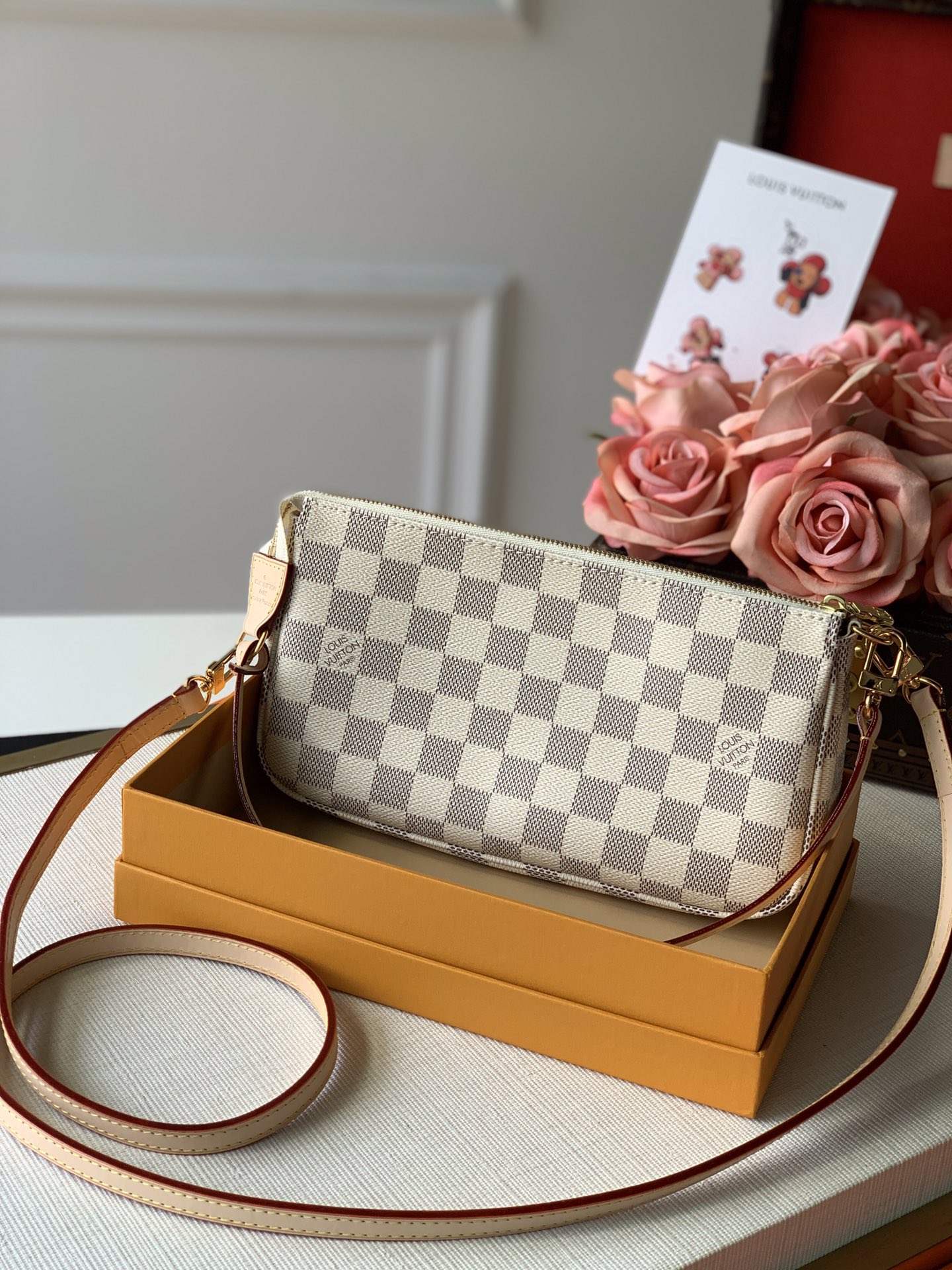 LV 路易斯·威登原單 N41207白格 帆佈制成的一款小巧輕便的手袋￥ 780-頂級1:1精品高仿包包香港台灣批發價格推薦微信哪裡買