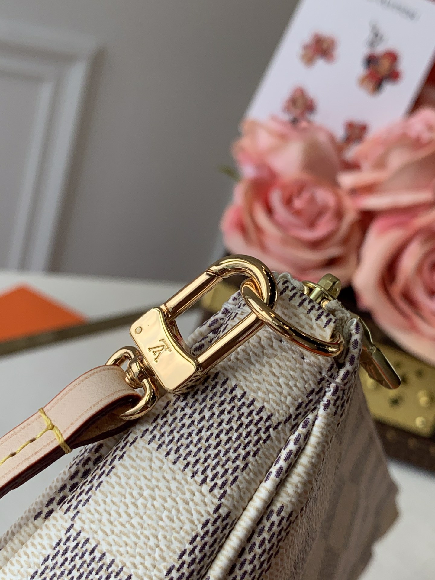 LV 路易斯·威登原單 N41207白格 帆佈制成的一款小巧輕便的手袋￥ 780-頂級1:1精品高仿包包香港台灣批發價格推薦微信哪裡買