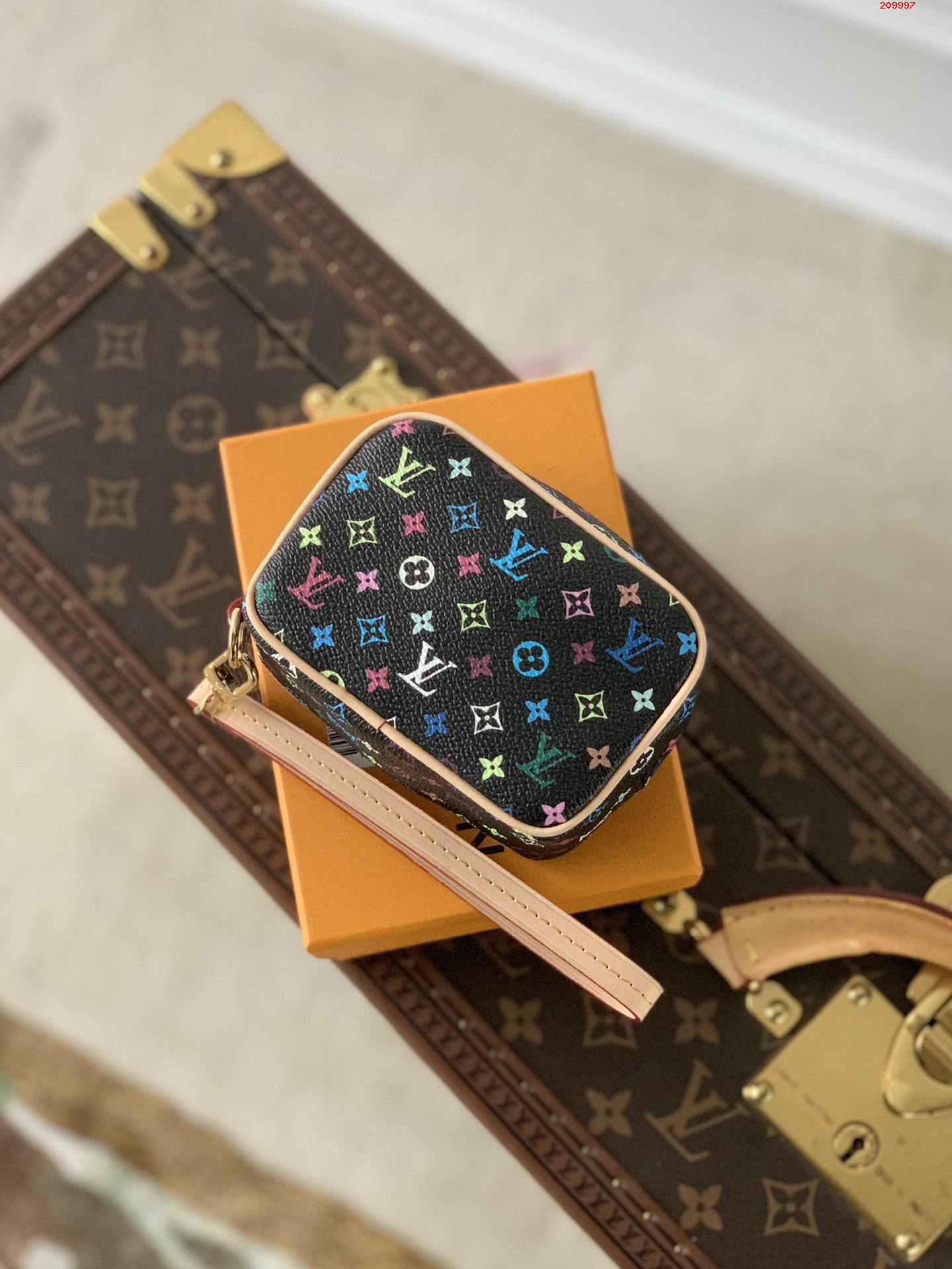 LV 原單M81339黑彩化妝包 Spring in the City膠囊繫列路易斯·威登￥ 780-頂級1:1精品高仿包包香港台灣批發價格推薦微信哪裡買