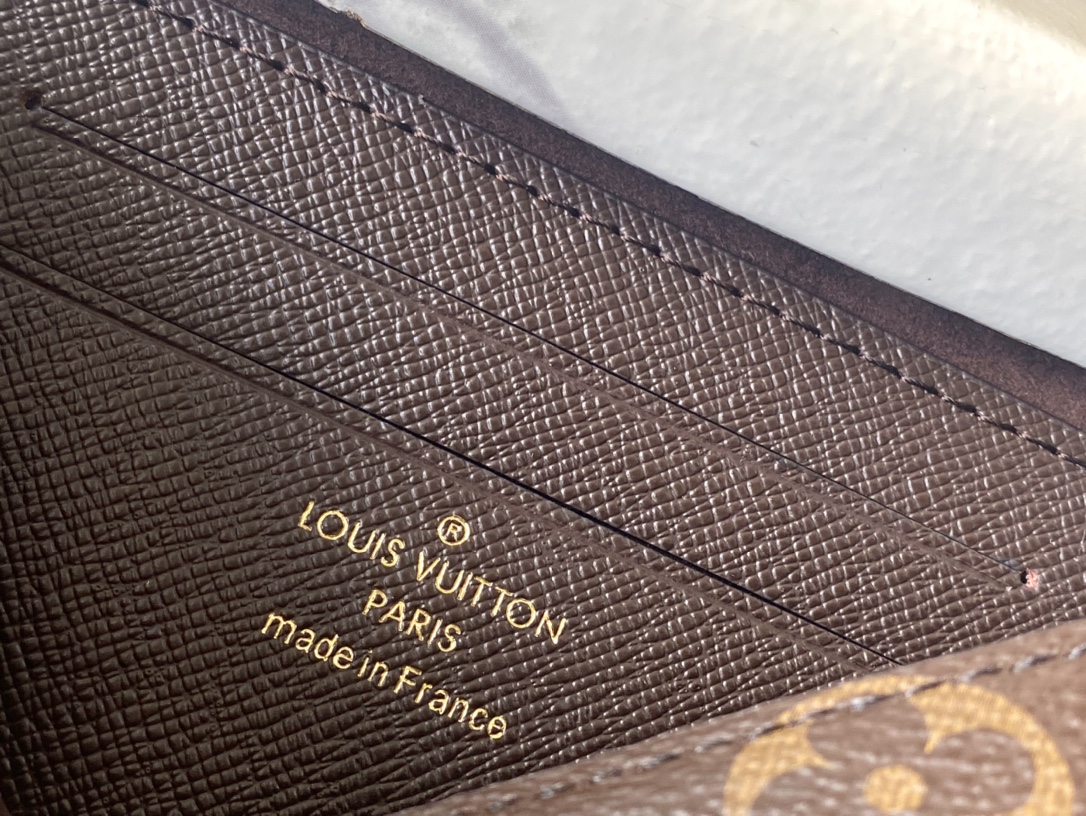 M82509老花 鏈條包woc繫列 LiLy Woc 手袋 LV路易斯·威登￥ 880-頂級1:1精品高仿包包香港台灣批發價格推薦微信哪裡買