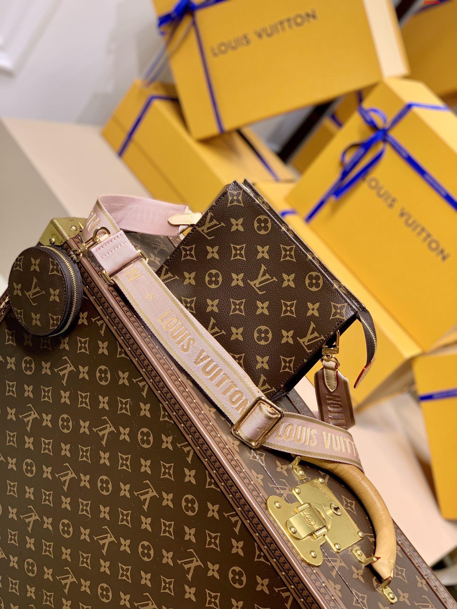 LV原單M47546老花粉色肩帶 手包斜挎包繫列 Monogram帆佈盥洗袋 路易斯·威登￥ 880-頂級1:1精品高仿包包香港台灣批發價格推薦微信哪裡買