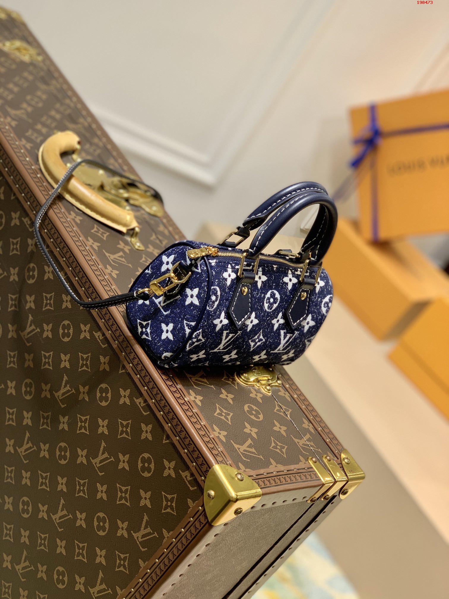 原單 M81168以經典的Monogram帆佈制成的Nano Speedy手袋LV 路易斯·威登￥ 980-頂級1:1精品高仿包包香港台灣批發價格推薦微信哪裡買