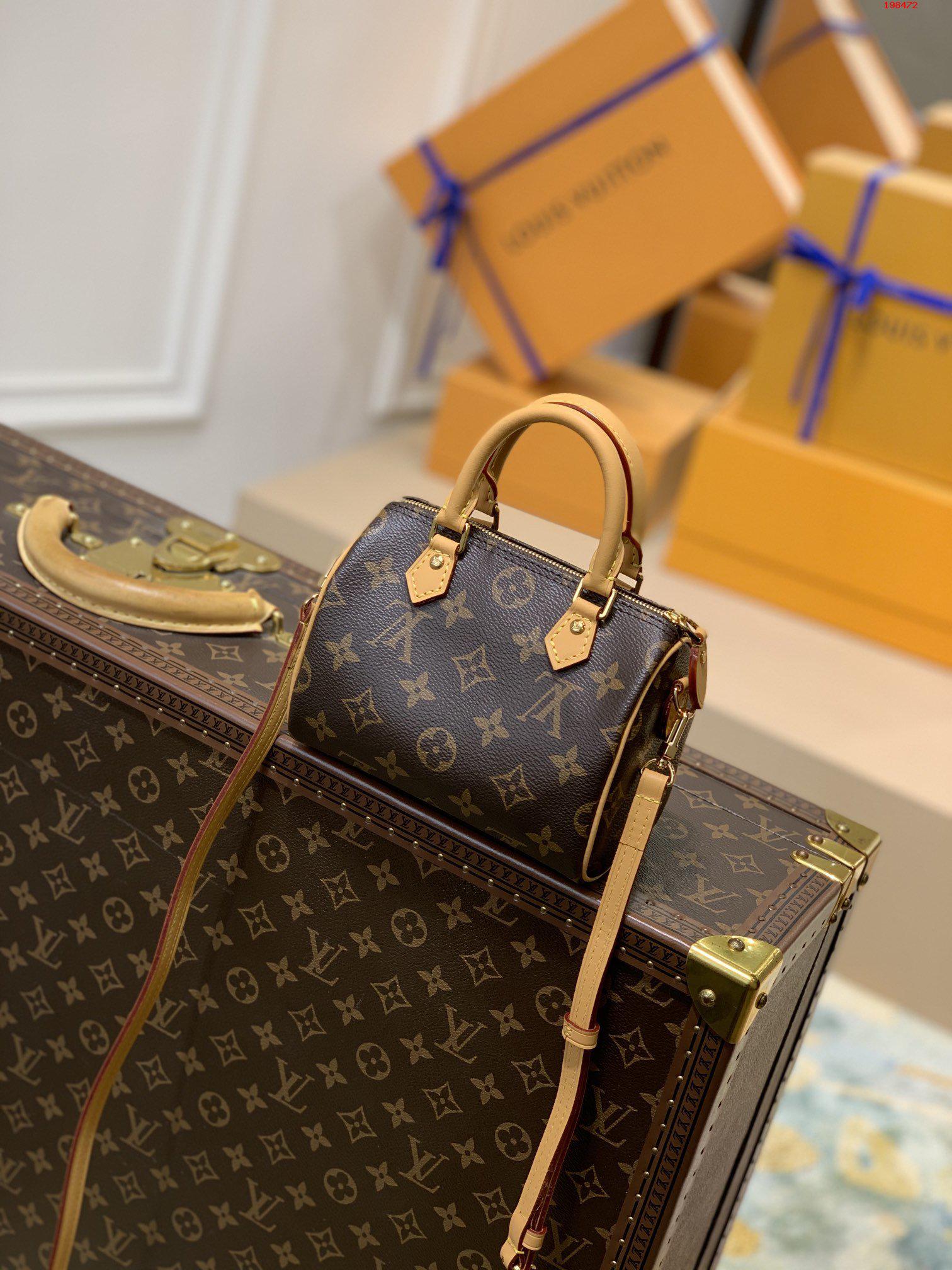 新版NANO SPEEDY 手袋M81085以經典的Monogram帆佈制成的Nano Speedy手袋LV 路易斯·威登￥ 980-頂級1:1精品高仿包包香港台灣批發價格推薦微信哪裡買