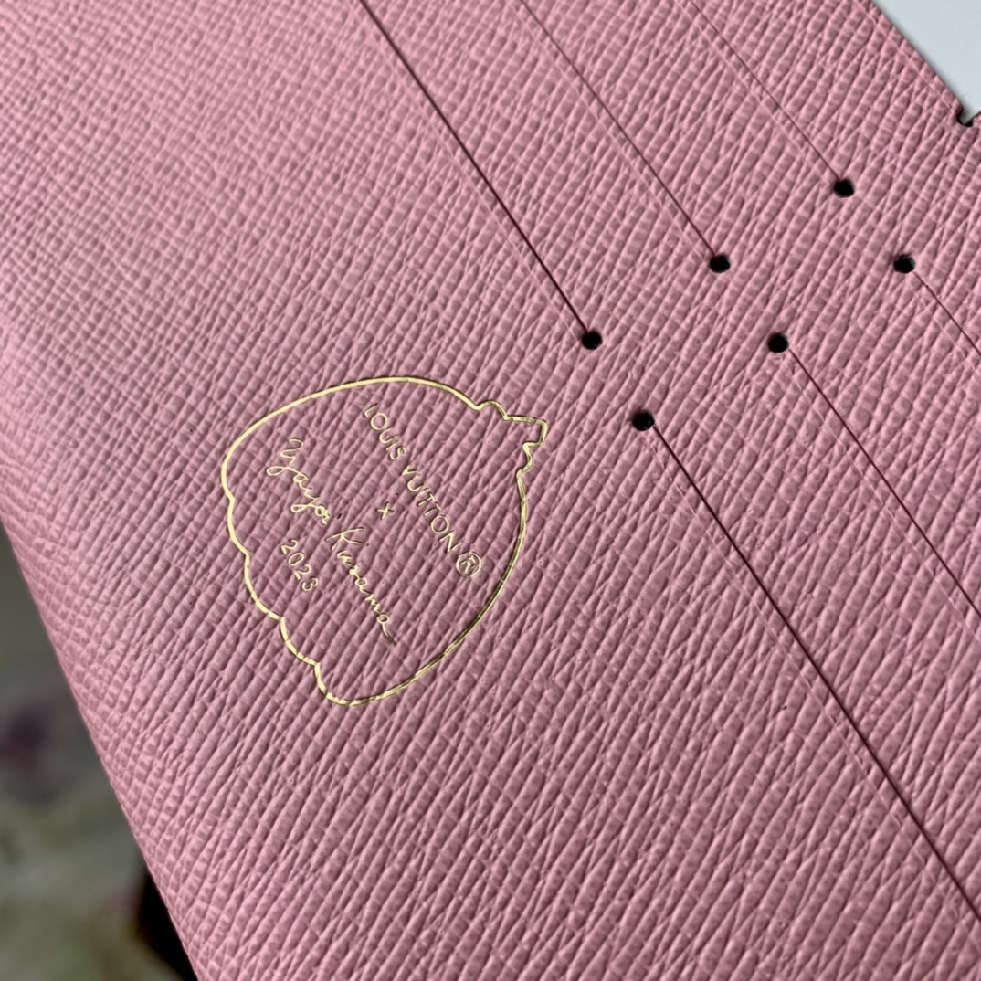 M82108.路易威登 草間彌生 適合合作的卓越新作品繫列LV 路易斯·威登￥980-頂級1:1精品高仿包包香港台灣批發價格推薦微信哪裡買