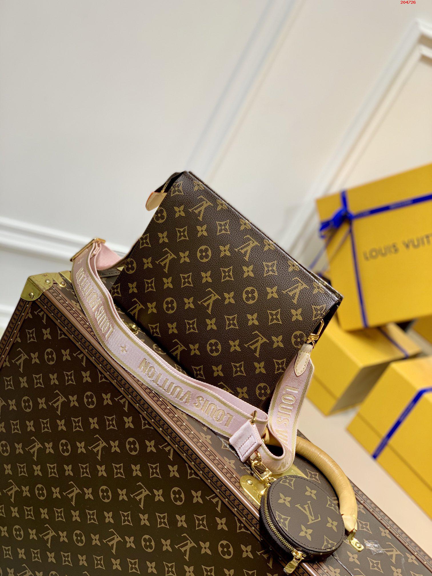 原單M47542粉色 斜挎包內部空間寬敞LV 路易斯·威登￥ 980-頂級1:1精品高仿包包香港台灣批發價格推薦微信哪裡買