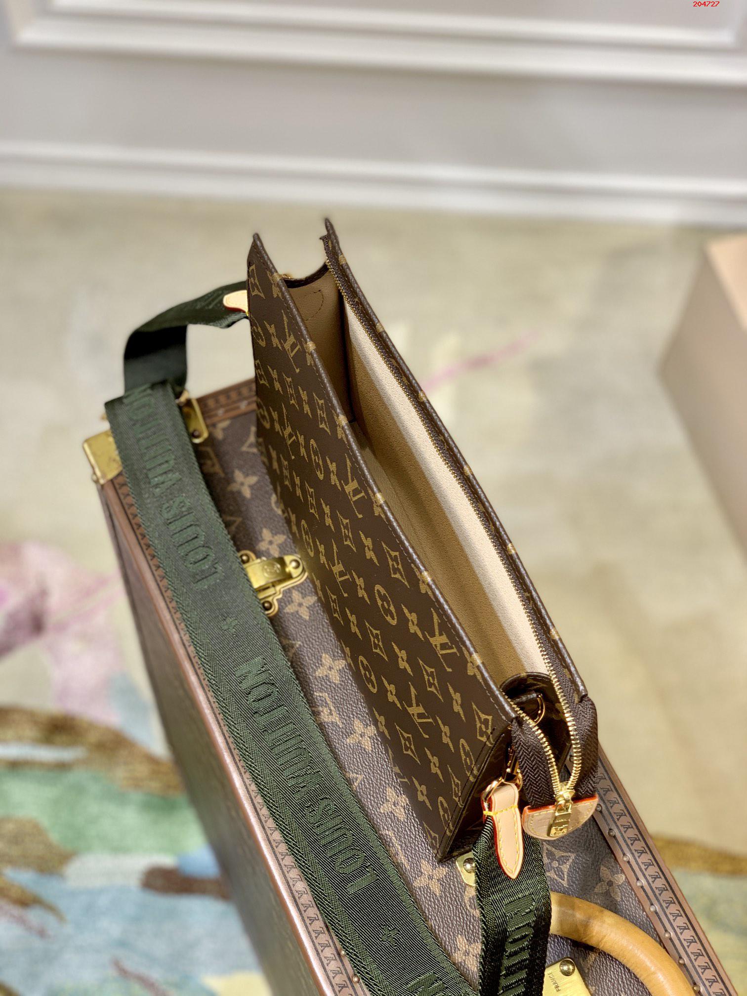 原單M47542綠色 斜挎包內部空間寬敞 兩側採用接襠式設計LV 路易斯·威登￥ 980-頂級1:1精品高仿包包香港台灣批發價格推薦微信哪裡買