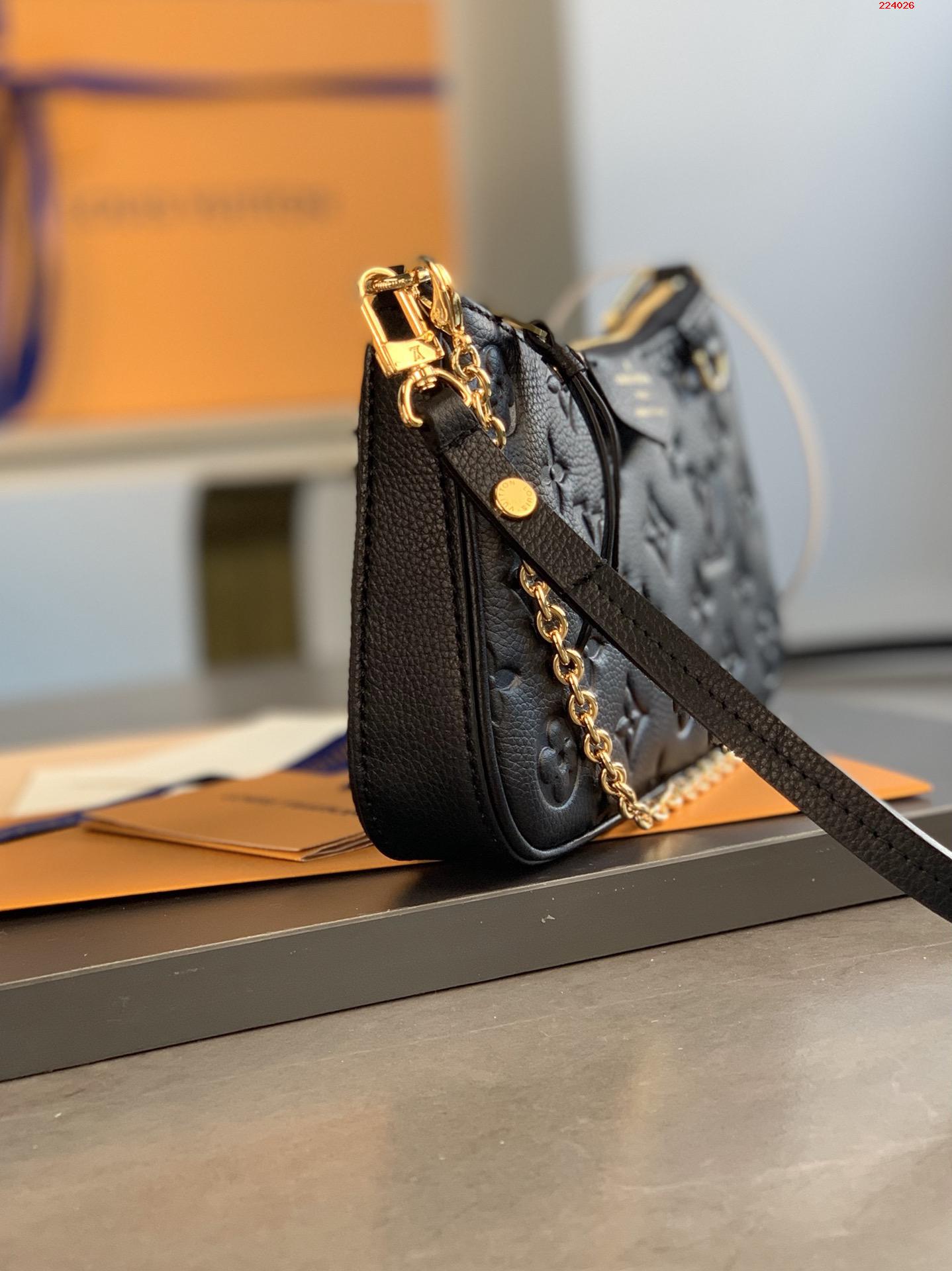 LV M81066 黑色 Easy Pouch On Strap 手袋 路易斯·威登￥1480-頂級1:1精品高仿包包香港台灣批發價格推薦微信哪裡買