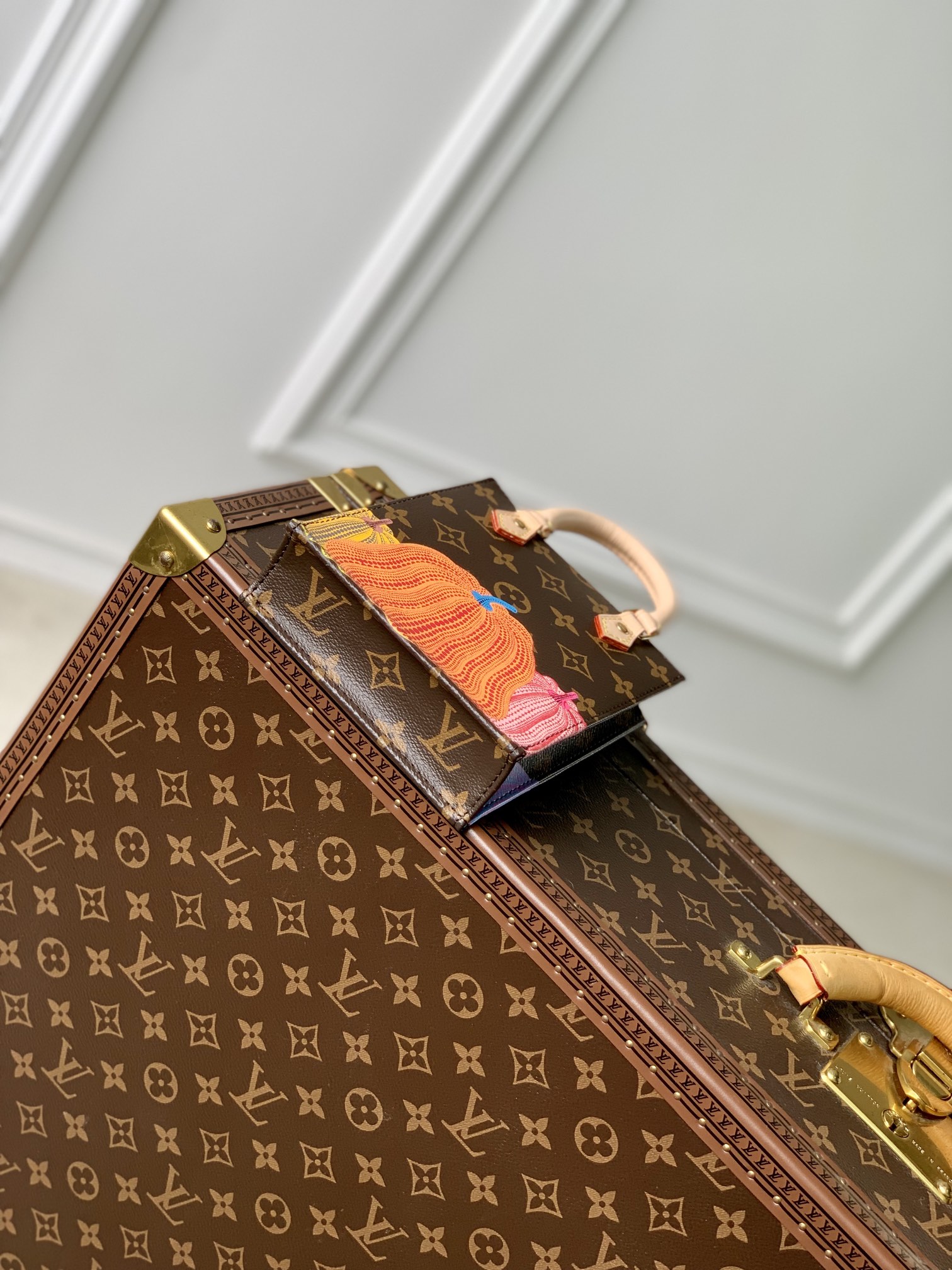 LV x YK Petit Sac Plat 手袋為 Monogram 帆佈描繪絢爛南瓜圖案 路易斯·威登￥1480-頂級1:1精品高仿包包香港台灣批發價格推薦微信哪裡買