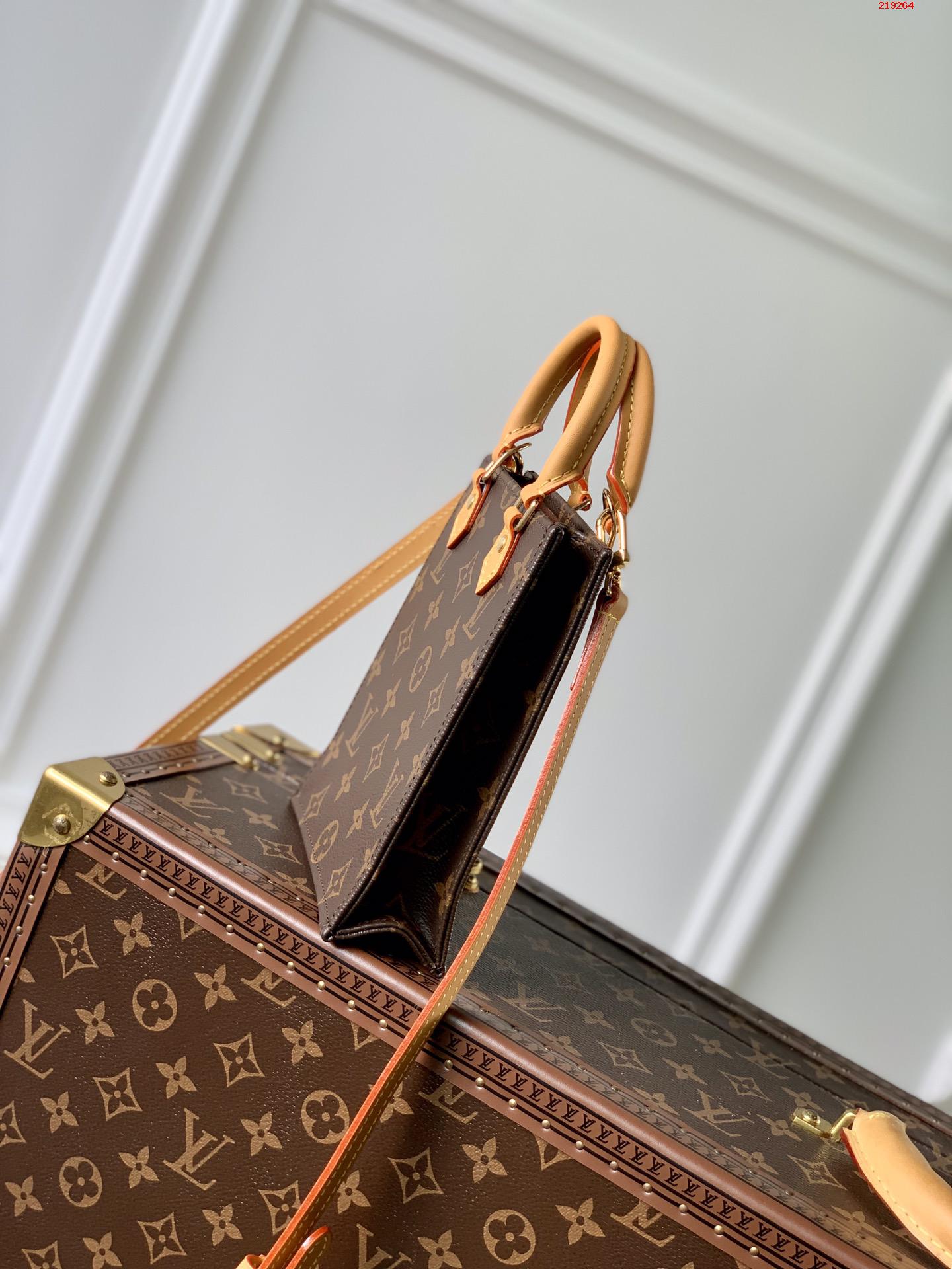 LV原單 M81259 Petit Sac Plat 手袋以 Monogram 帆佈演繹路易威登標誌性 路易斯·威登￥1480-頂級1:1精品高仿包包香港台灣批發價格推薦微信哪裡買