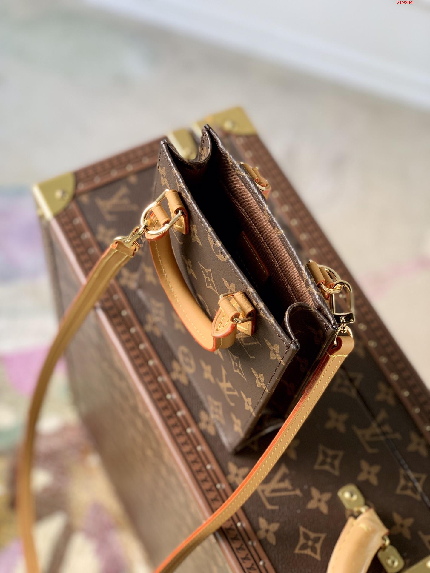 LV原單 M81259 Petit Sac Plat 手袋以 Monogram 帆佈演繹路易威登標誌性 路易斯·威登￥1480-頂級1:1精品高仿包包香港台灣批發價格推薦微信哪裡買