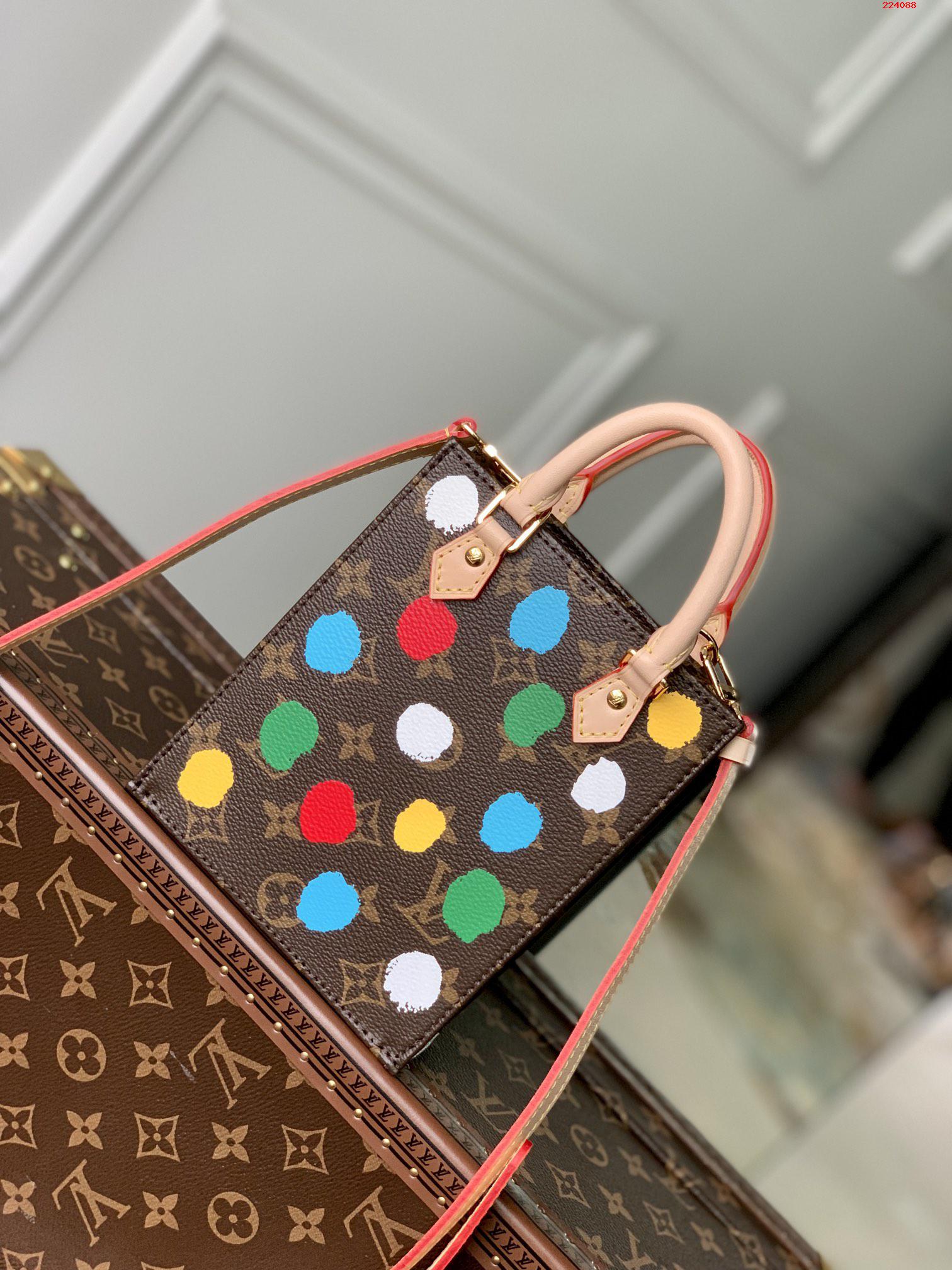 M81867LV x YK Petit Sac Plat 手袋出自路易威登 x 草間彌生合作繫列LV 路易斯·威登￥1280-頂級1:1精品高仿包包香港台灣批發價格推薦微信哪裡買