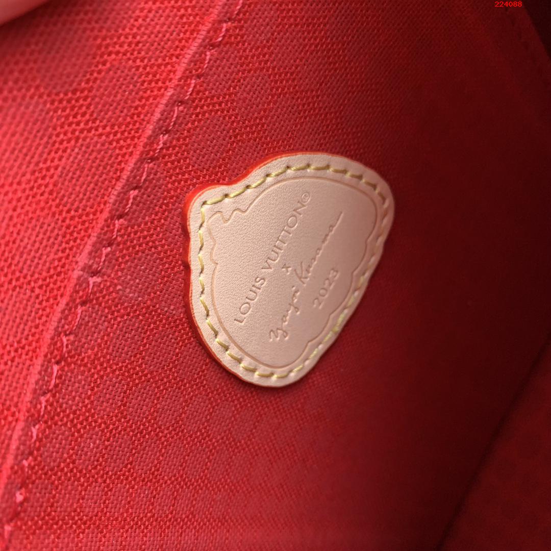 M81867LV x YK Petit Sac Plat 手袋出自路易威登 x 草間彌生合作繫列LV 路易斯·威登￥1280-頂級1:1精品高仿包包香港台灣批發價格推薦微信哪裡買