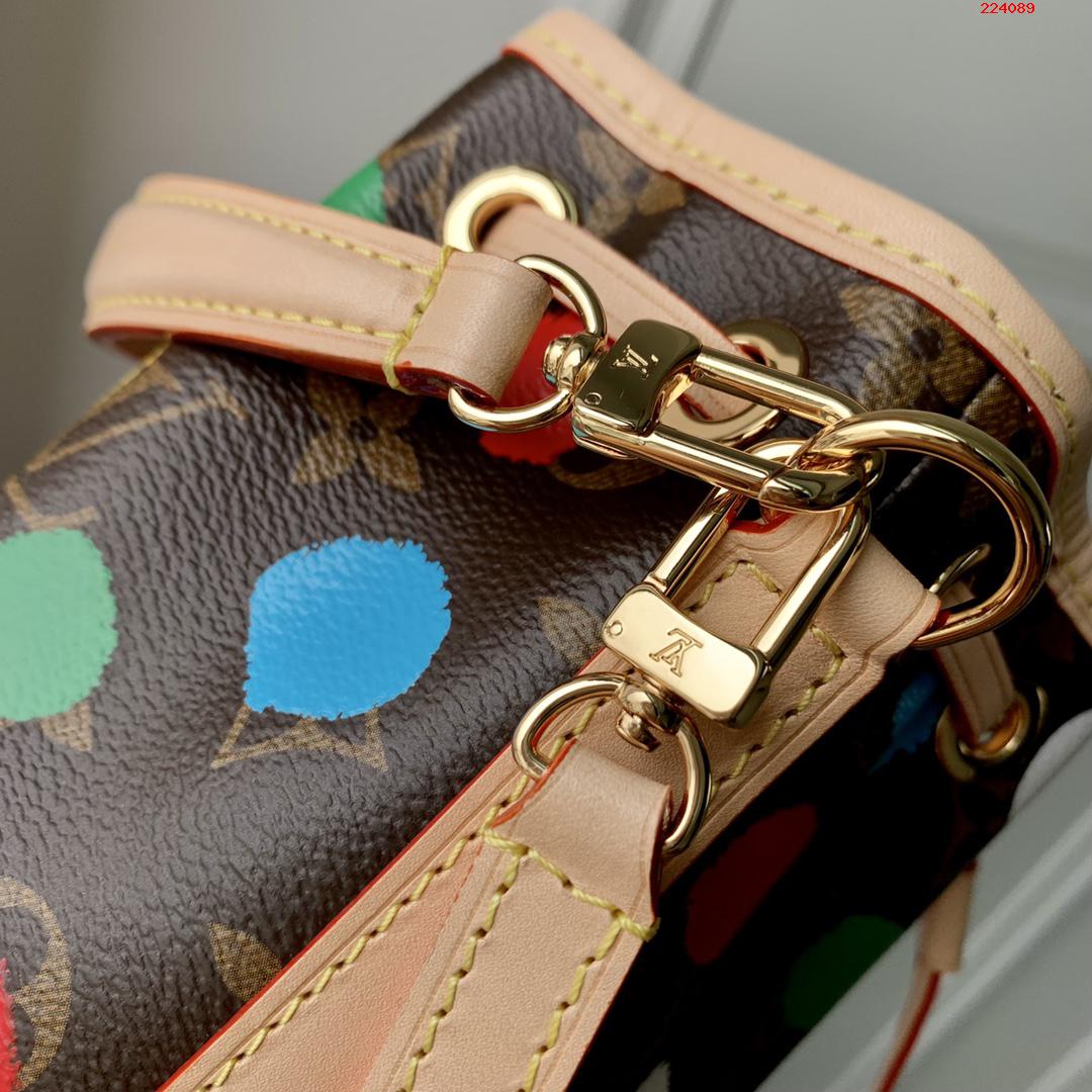 M81863路易威登與草間彌生二次推出合作繫列 將 LV x YK Nano Noé 水桶包引入前衛藝術領域LV 路易斯·威登￥1480-頂級1:1精品高仿包包香港台灣批發價格推薦微信哪裡買