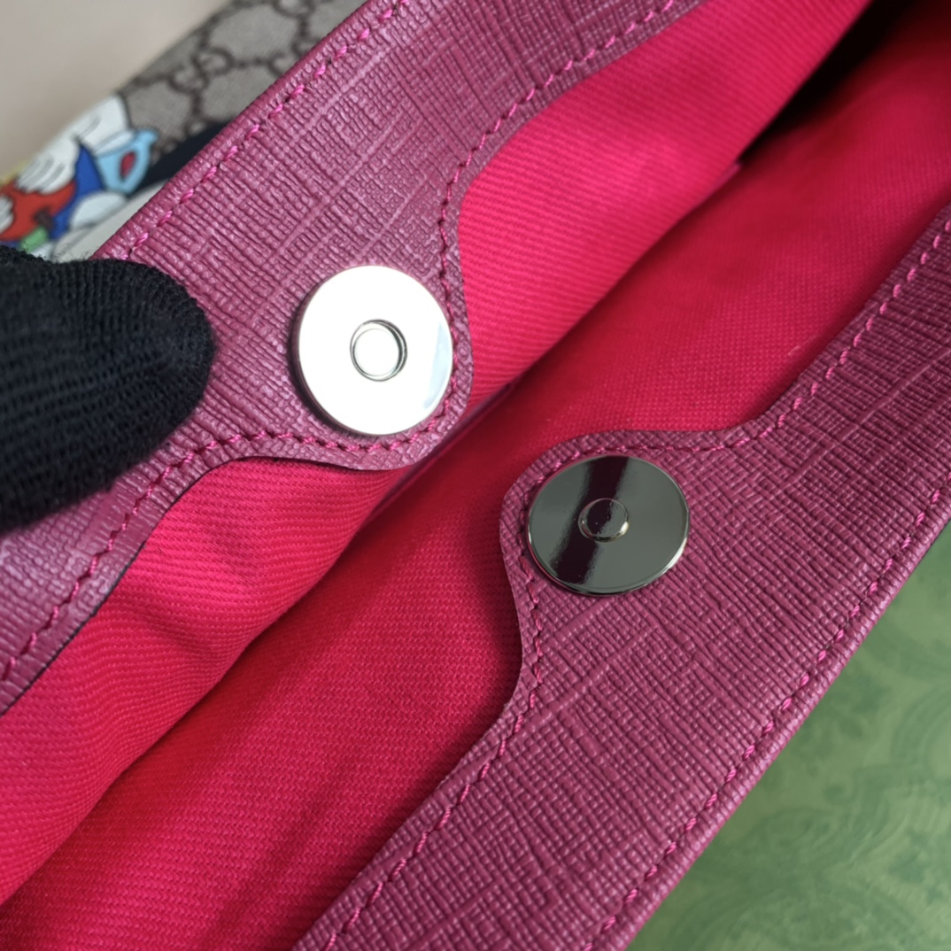 型號 410812尺寸 21*20*10cm顏色 白雪公主 印花GUUCCCI 古奇兒童包￥880-頂級1:1精品高仿包包香港台灣批發價格推薦微信哪裡買