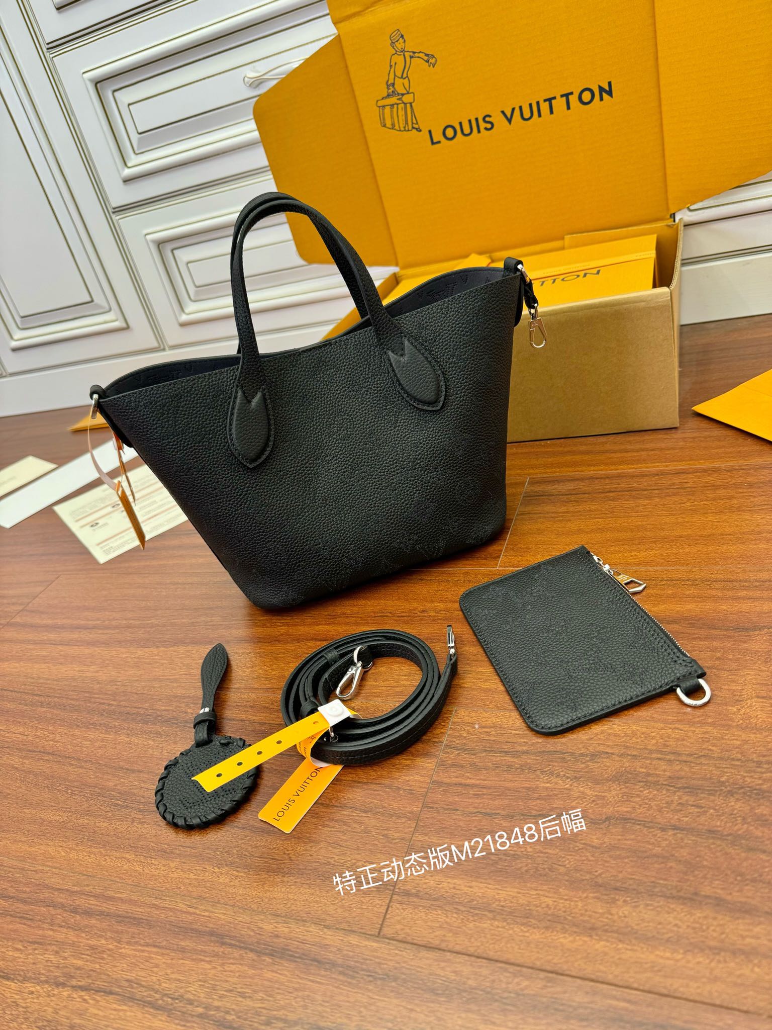 LV M21848 BLOSSOM 小號手袋¥2,260.00-頂級1:1精品高仿包包香港台灣批發價格推薦微信哪裡買